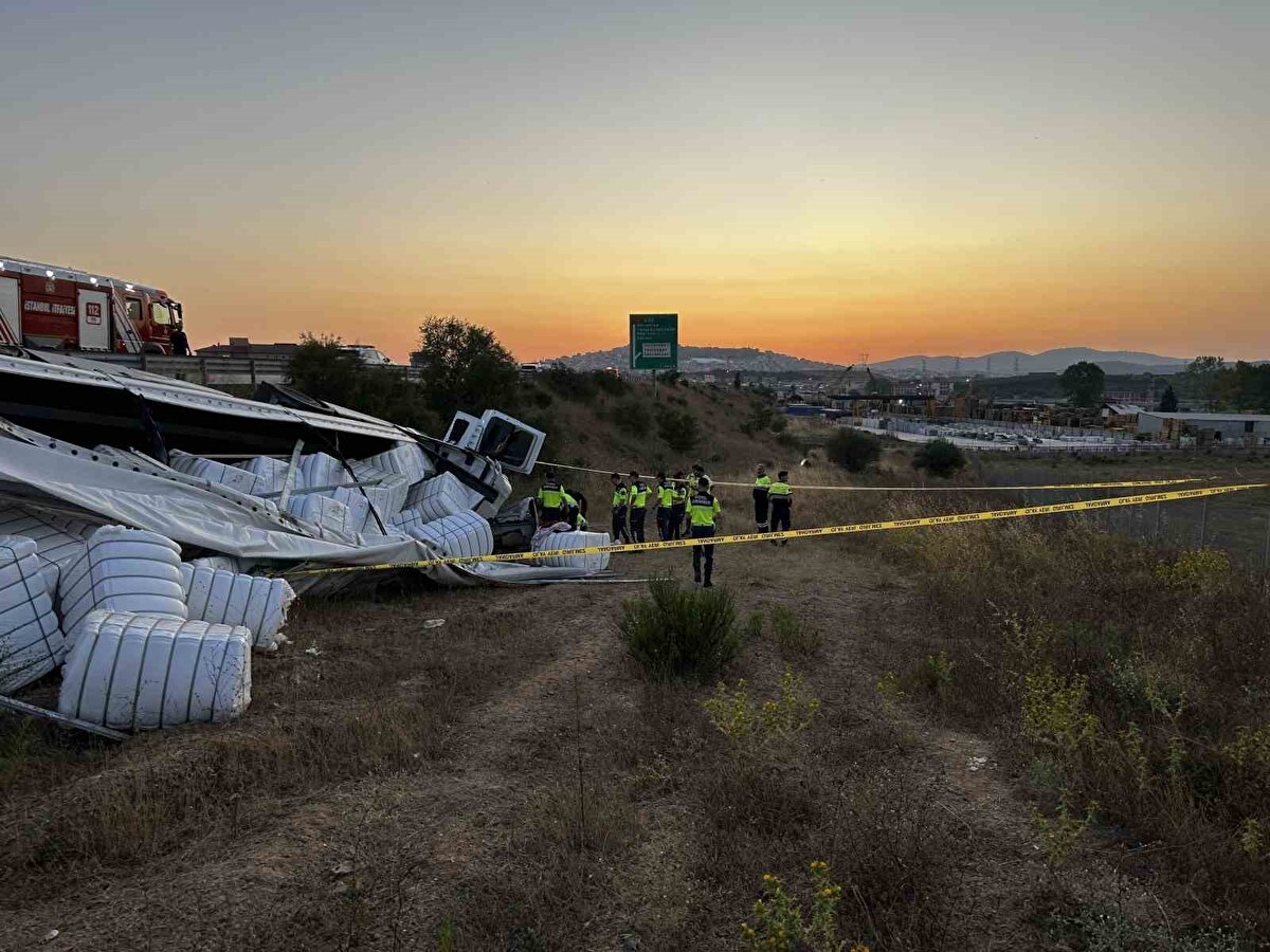 Kaza, akşam saatlerinde Sancaktepe ilçesi Paşaköy Kavşağı mevkiinde, Edirne istikametinde meydana geldi.