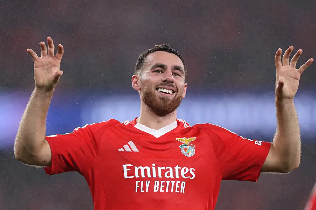 Ayrıca yönetim, Gedson Fernandes'in bonservisinin tamamı ve Schjelderup'un transferi için görüşmeler yapacağı öğrenildi.<br>