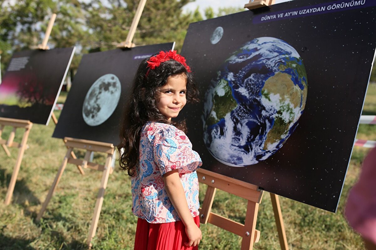 Picasso Van'da<br><br>Festivalin en dikkat çekici etkinliklerinden biri, dünyaca ünlü İspanyol sanatçı Pablo Picasso’nun “Yaratılış Her Şeydir” başlıklı sergisi olacak. Tariria Kültür, Sanat ve Gastronomi Merkezi’nde sanatseverlerle buluşacak olan sergide; sanatçının gravür, litografi, çizim ve fotoğraflardan oluşan 74 orijinal eseri yer alacak. Sergi, Picasso’nun yaratıcı evrenini Van’a taşıyarak, kenti çağdaş sanatın önemli merkezlerinden biri haline getirecek.