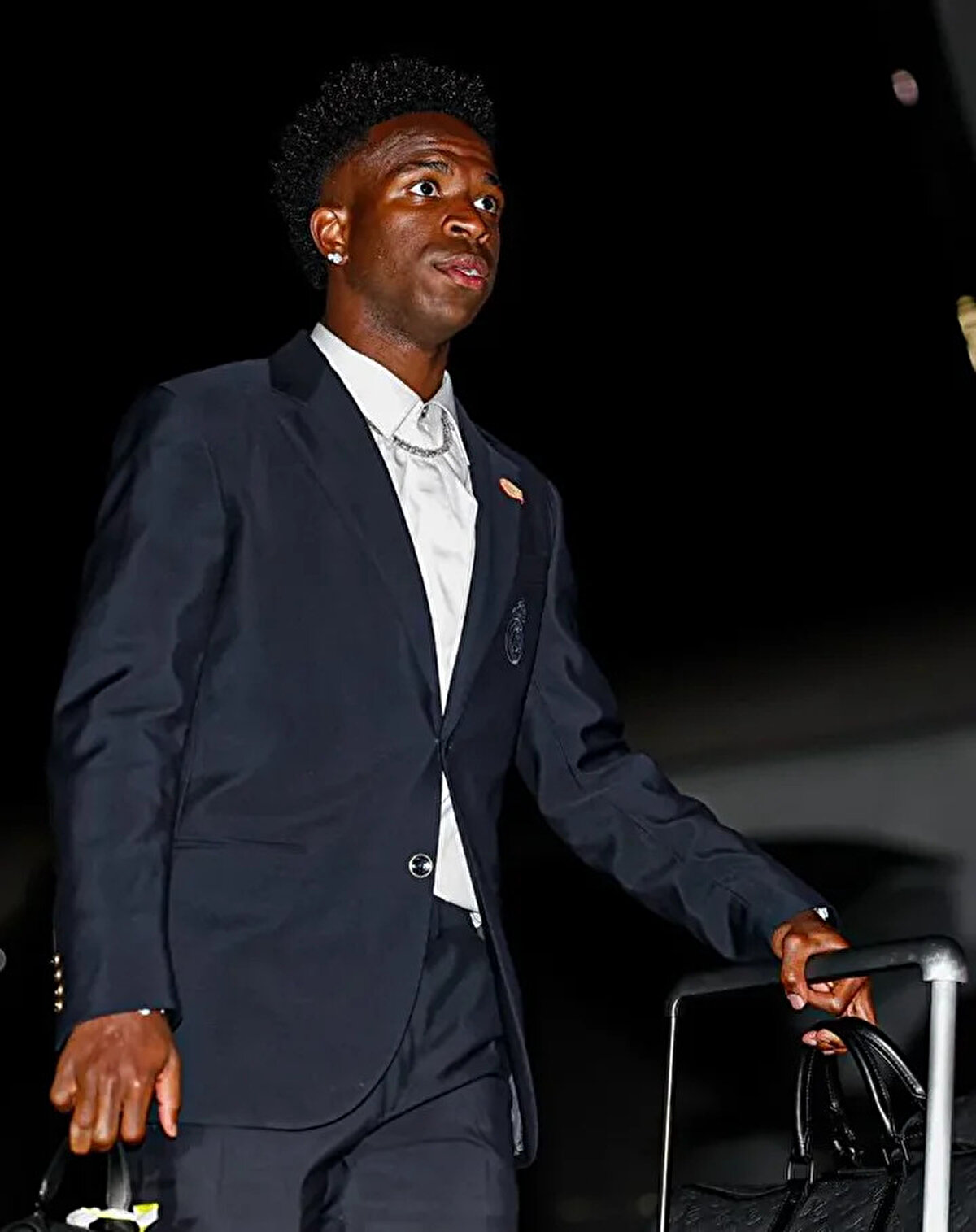 Real Madrid takımı, fırtına ve yaşanan uçuş yoğunluğu nedeniyle New York'a 2 saatlik gecikmeyle varabildi.<br>