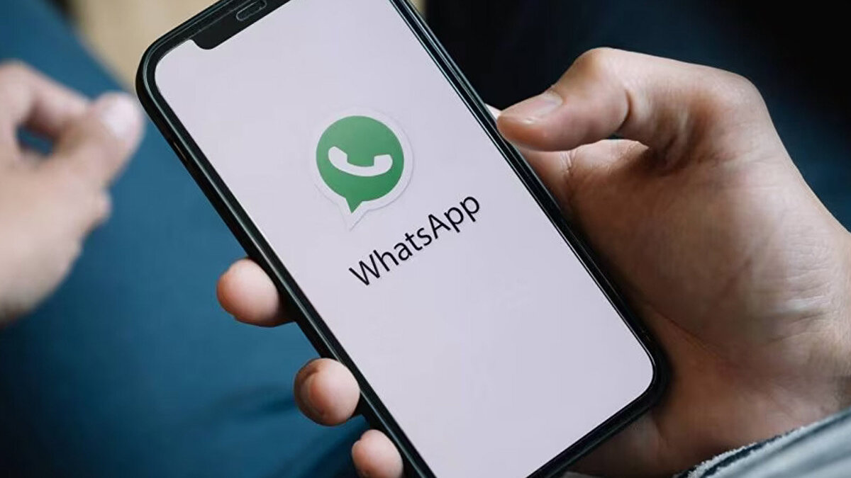 WhatsApp’a 2025’te entegre edildi<br><br>Meta’nın yeni yapay zekâ özelliği, 2025 yılı itibarıyla WhatsApp’a da entegre edilmiş durumda. Instagram, Facebook ve Messenger üzerinden halihazırda sticker üretme, görsel düzenleme ve sohbet gibi işlevleri bulunan Meta AI, kullanıcı deneyimini bir üst seviyeye taşımayı amaçlıyor.