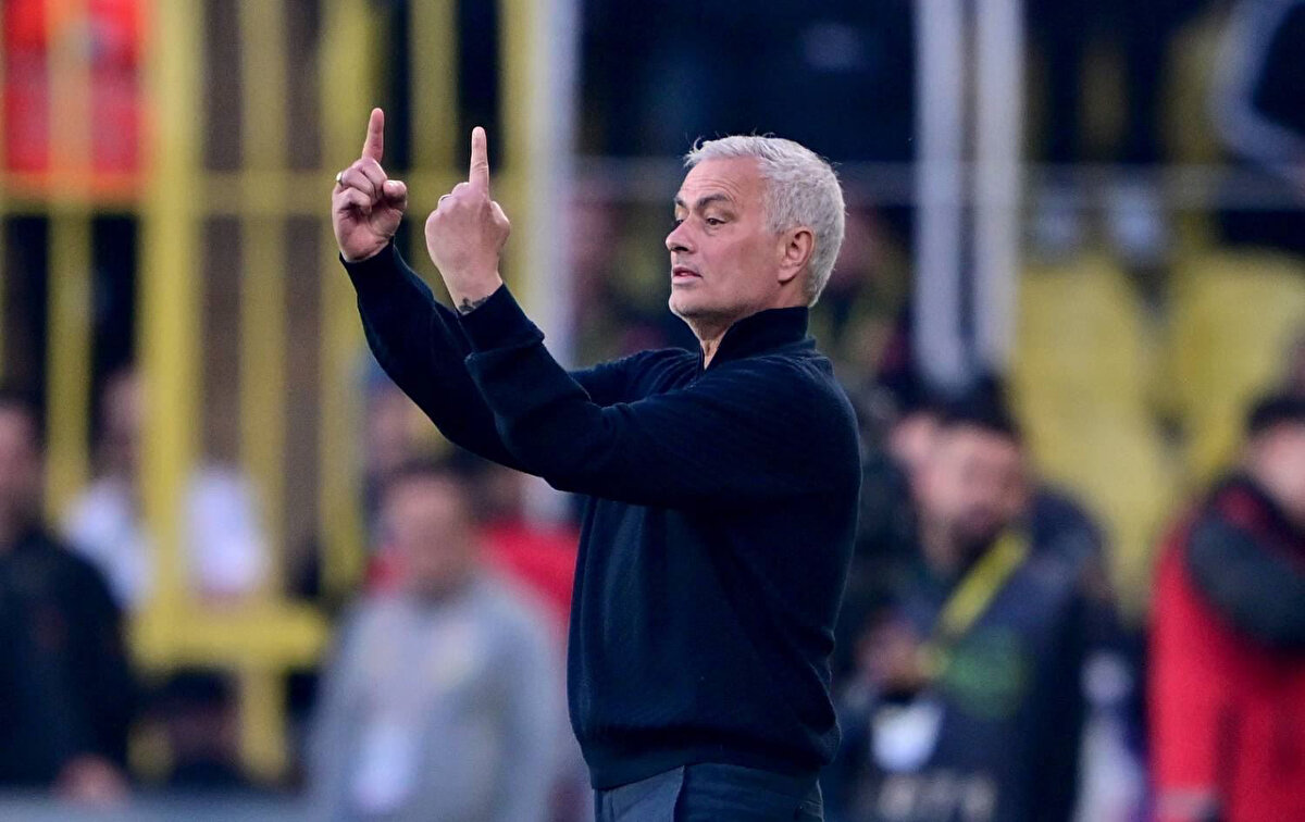 Transfer çalışmalarını sürdüren Fenerbahçe'de bir son dakika gelişmesi yaşandı.