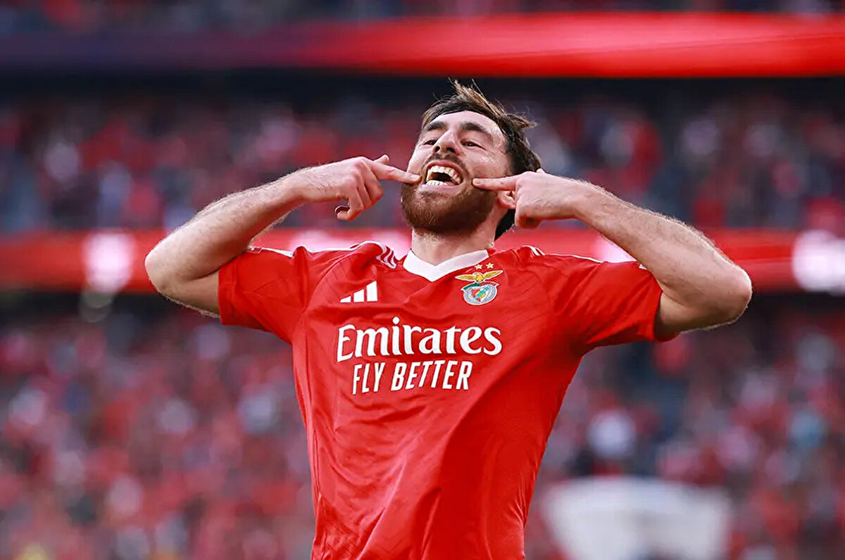 Hollanda basınından 1908'in haberine göre ise Beşiktaş, cumartesi günü Tüpraş Stadı'nda Orkun Kökçü için imza töreni düzenleyecek.<br>