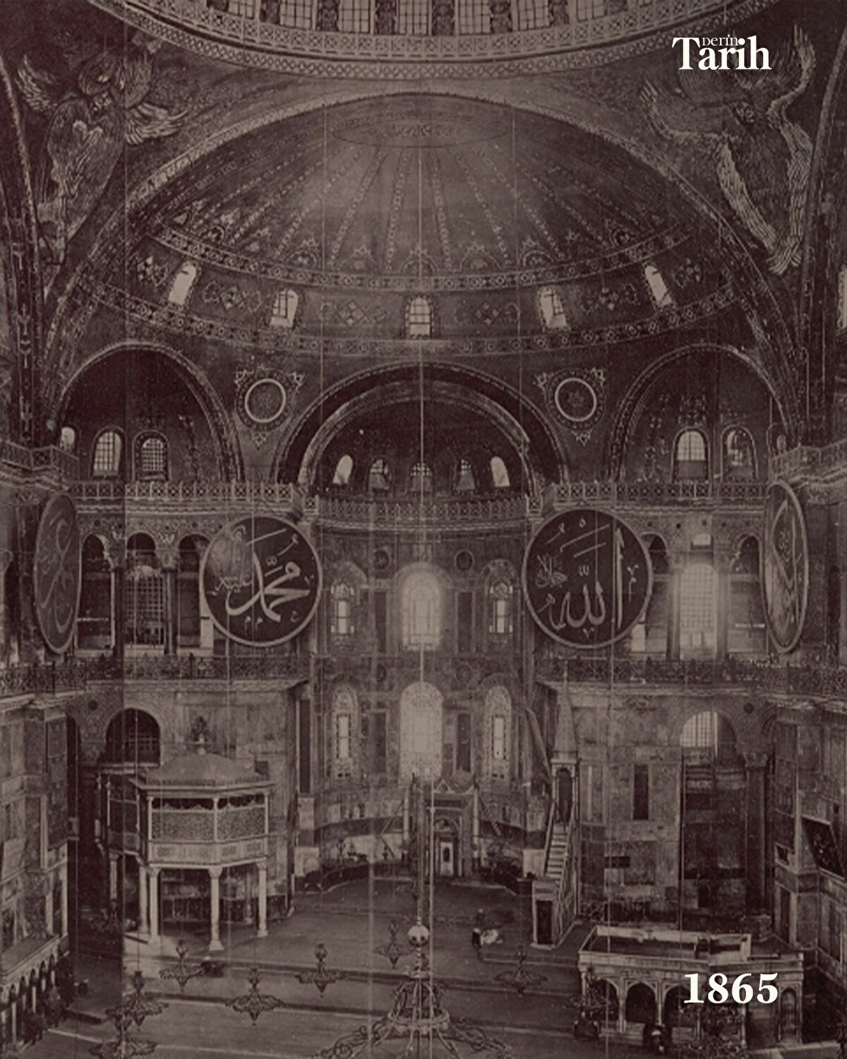 Osmanlı İmparatorluğu'nun yıkılması ve yerine Türkiye Cumhuriyeti'nin kurulmasıyla Ayasofya'nın tarihi de değişti. Bakanlar Kurulunun 24 Kasım 1934 tarih ve 7/1589 sayılı kararıyla Ayasofya, müzeye dönüştürüldü.