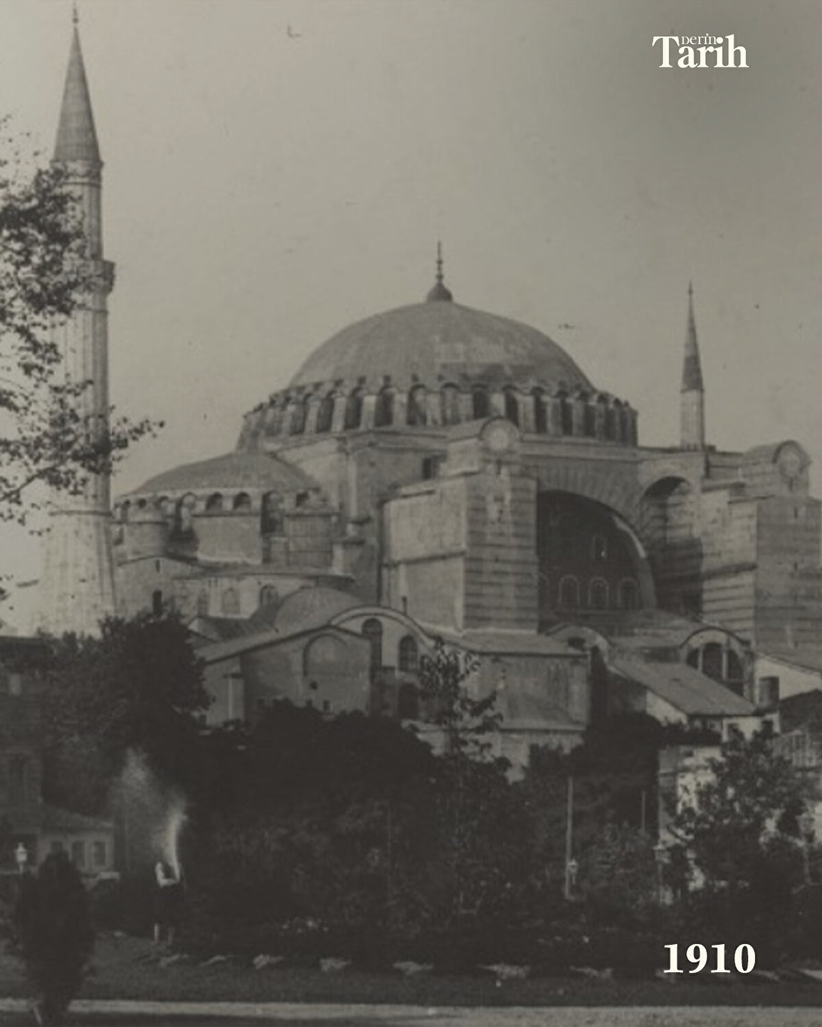 Kararnamenin yayımlanmasının ardından "Ayasofya-i Kebir Cami-i Şerifi" veya "Ayasofya-i Kebir Camii" olarak ifade edilen cami, 86 yıl aradan sonra 24 Temmuz 2020'de kılınan cuma namazıyla yeniden ibadete açıldı. Namaza, Cumhurbaşkanı Erdoğan'ın yanı sıra çok sayıda davetli ve vatandaş katıldı.