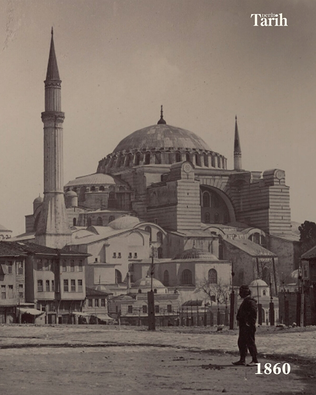 Fetihle birlikte "Fatih" ünvanını alan Fatih Sultan Mehmet, fetihten sonraki ilk cuma namazını 1 Haziran 1453'te Ayasofya'da kıldı.