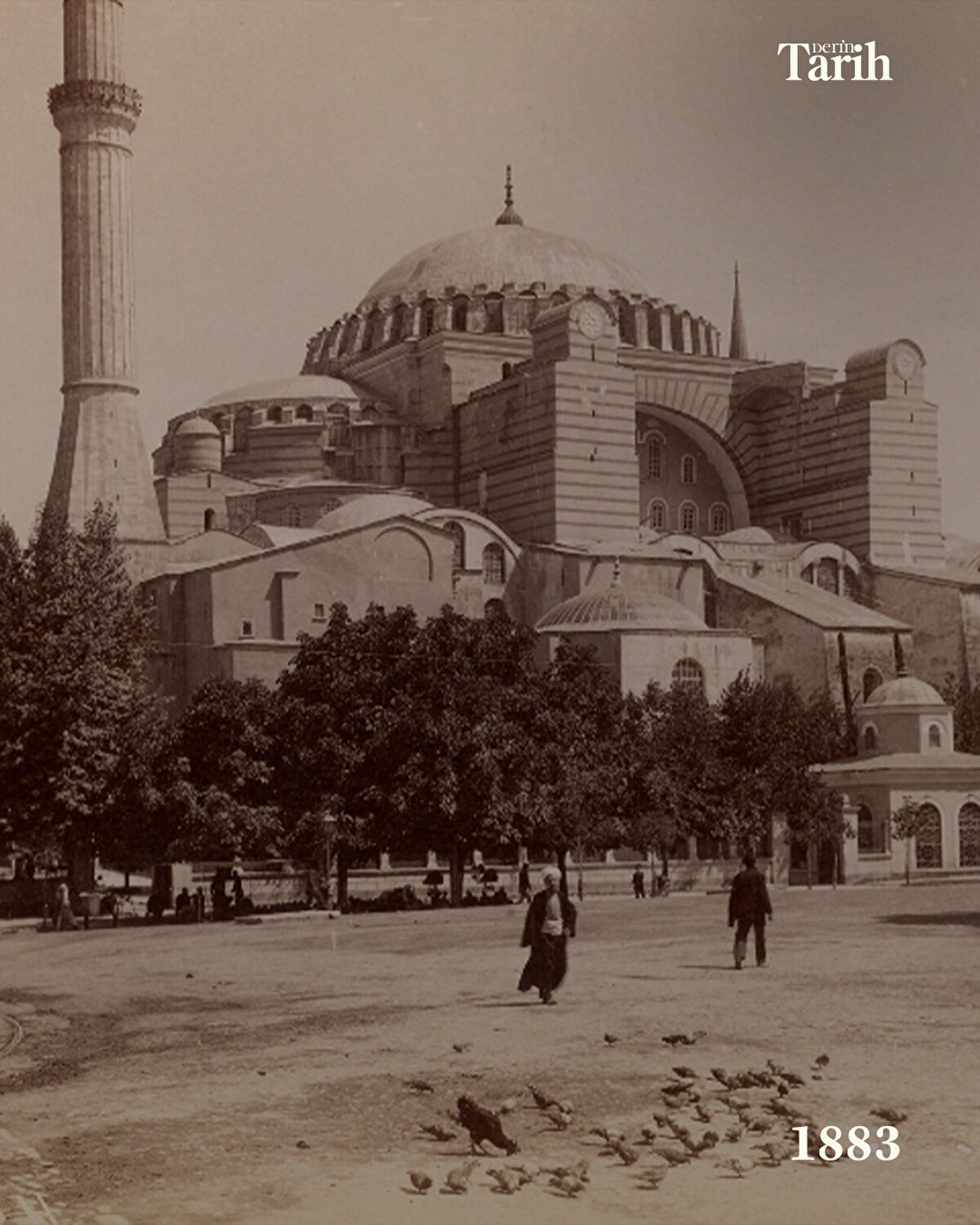 Aynı gün Cumhurbaşkanı Recep Tayyip Erdoğan, Ayasofya'nın yeniden ibadete açılmasına ilişkin Cumhurbaşkanlığı Kararnamesi'ni imzaladı.