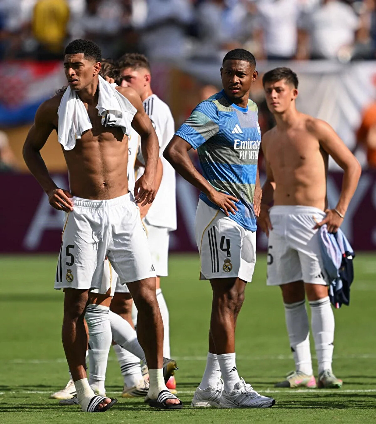 Eflatun-beyazlılarda karşılaşmaya ilk 11'de başlayan ve 83 dakika sahada kalan Arda Güler, 4 gollü mağlubiyetin ardından büyük yıkım yaşadı.<br>