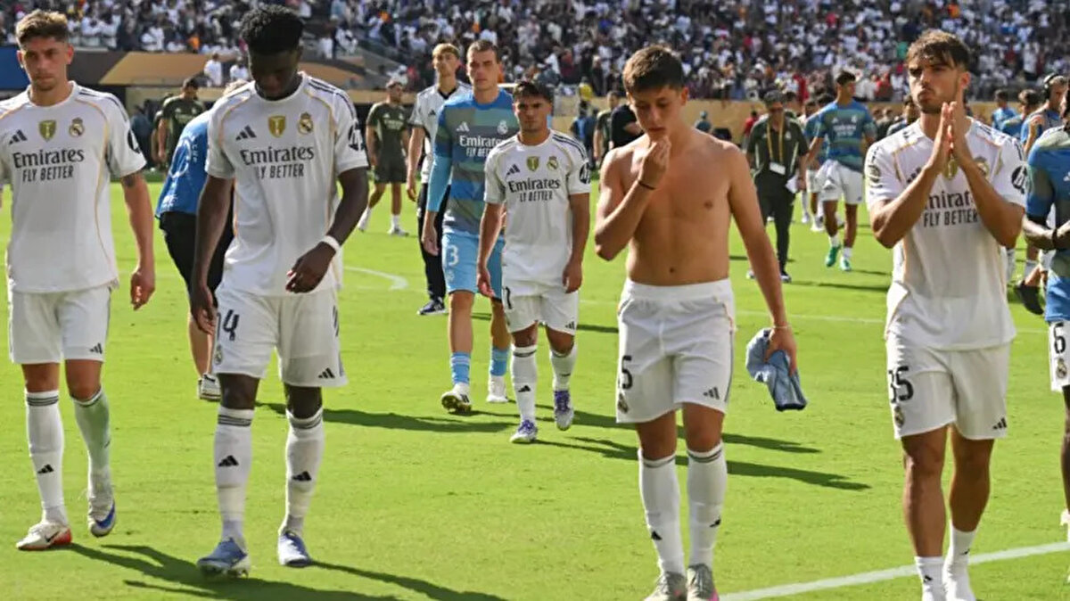 Ayrıca karşılaşma sonrası stat çıkışında da oldukça mutsuz ve yıkılmış olduğu görülen Arda Güler'i takım arkadaşı Alaba teselli etti.<br>