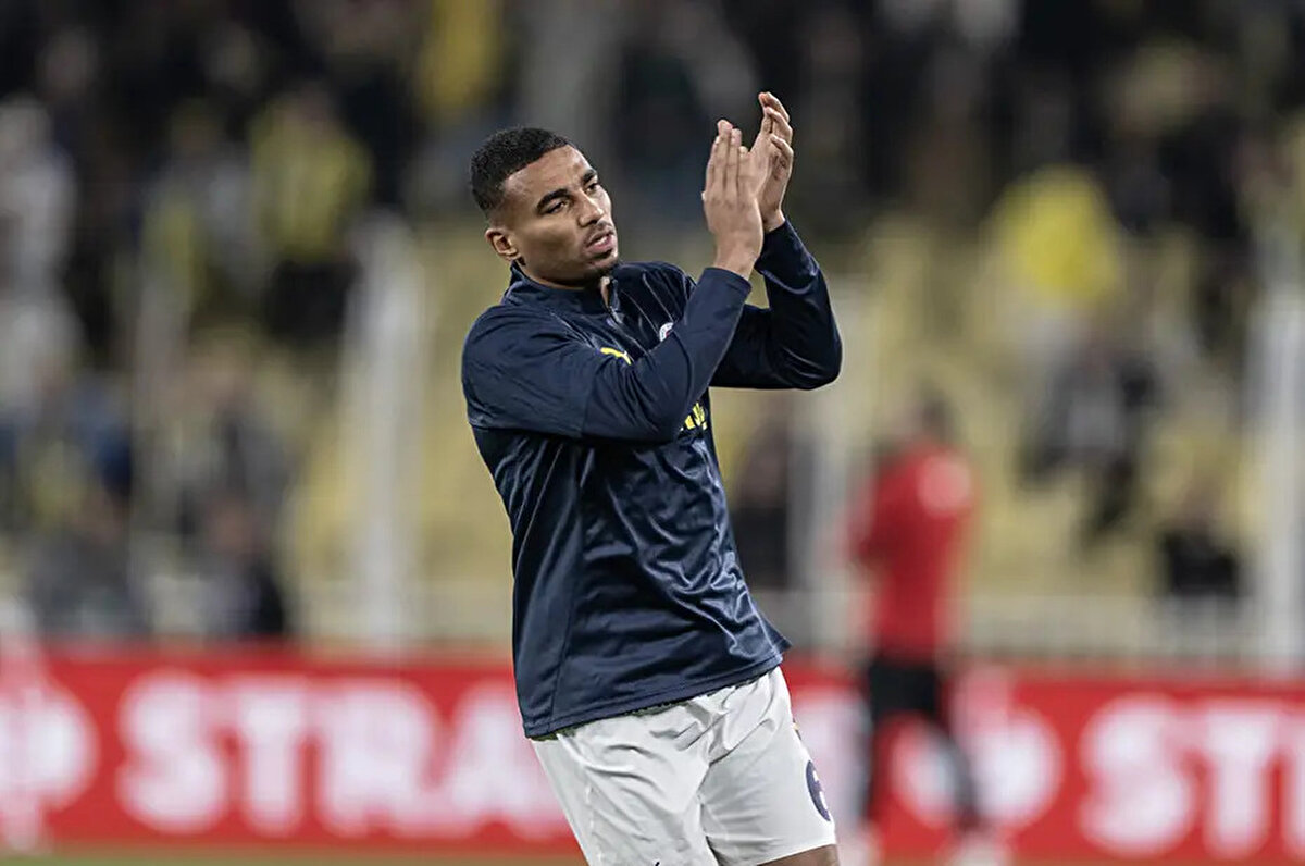 Haberin detaylarında, gelecek sezon sonu sözleşmesi sona erecek olan Ganalı futbolcu için sarı - lacivertlilerin 3 milyon Euro talep ettiği belirtildi.<br>