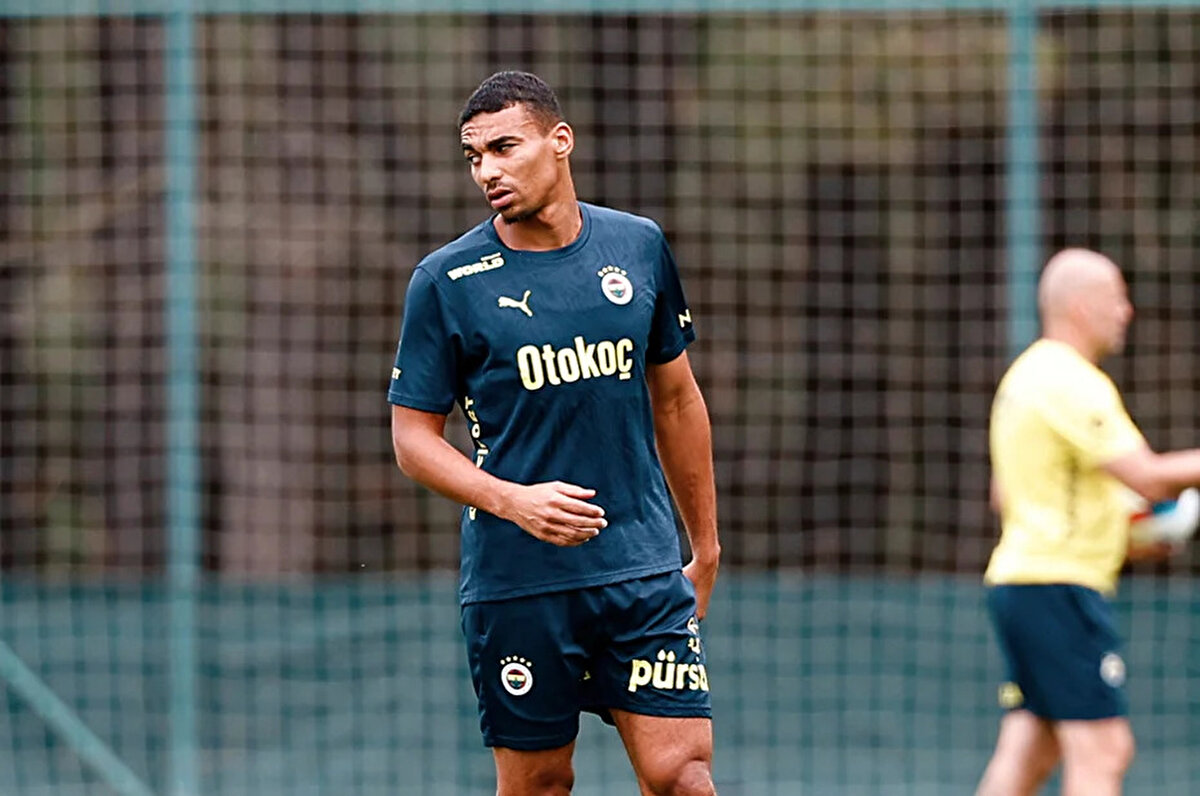 2026'ya kadar sözleşmesi bulunan Djiku, geride kalan sezonda 38 maçta forma giydi.<br>