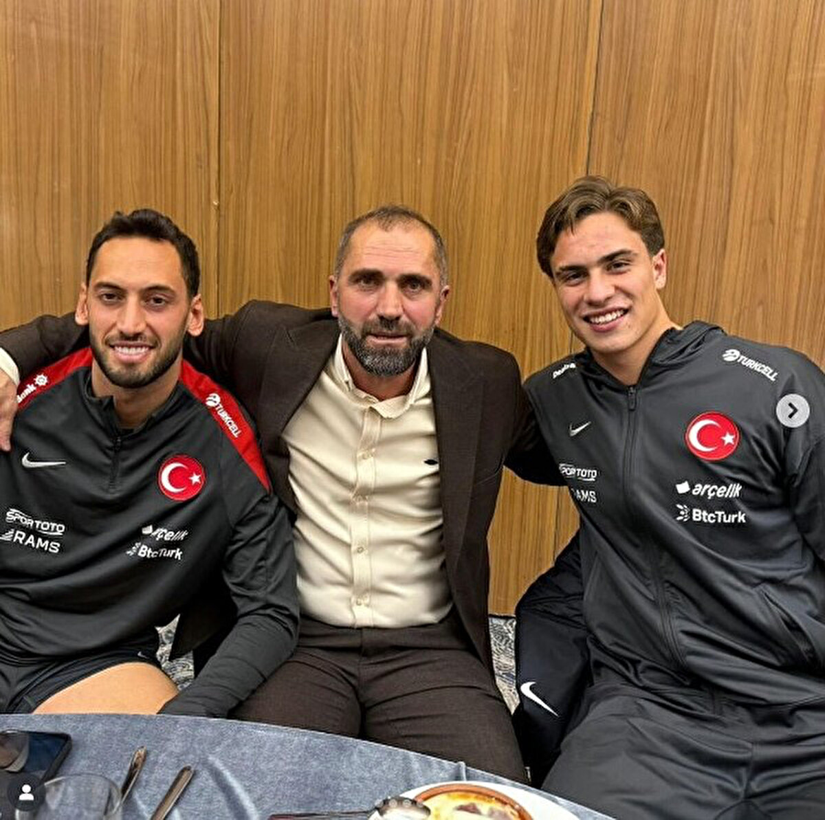 Galatasaray'ın milli futbolcunun transferi için İtalyan ekibiyle yaptığı görüşmelerde anlaşma sağlayamadığı öne sürülmüştü.<br>