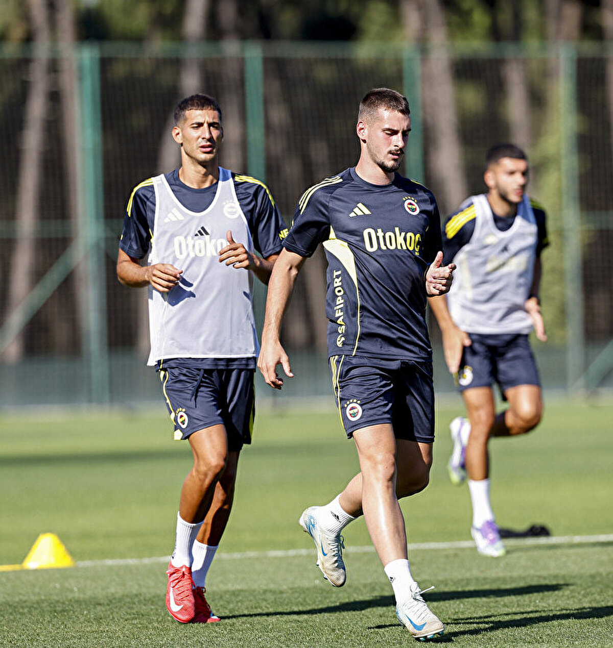 Sezonu açan sarı lacivertlilerde sıcak gelişmeler de yaşanmaya devam ediyor.<br>