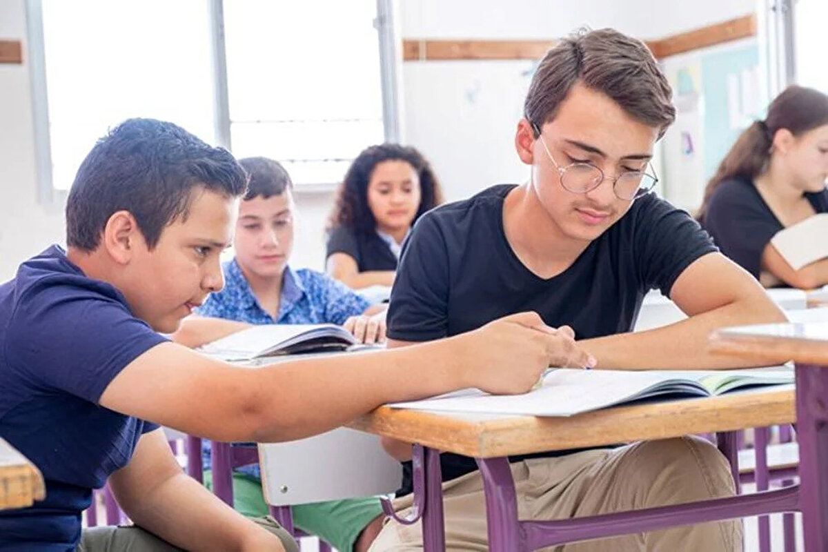 Merkezi sınavla yerleştirme tercihleri<br><br>Merkezi sınav puanı ile öğrenci alan liseler için en fazla 10 tercih yapılabilir.<br><br>Sadece sınava giren öğrenciler bu ekran üzerinden tercih yapabilir.<br><br>Pansiyonlu okullardan ise en fazla 5 tercih yazılabilir.<br><br>Merkezi sınav puanı ile yerleşemeyen öğrenciler, sistem tarafından yerel yerleştirme esas alınarak bir okula yönlendirilir.