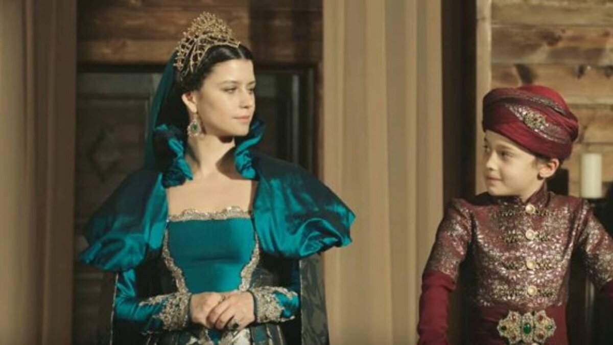 2015-2017 yılları arasında ekrana gelen “Muhteşem Yüzyıl: Kösem” dizisinde Şehzade Murad karakteriyle hafızalara kazınan çocuk oyuncu Çağan Efe Ak, son haliyle sosyal medyada gündem oldu.