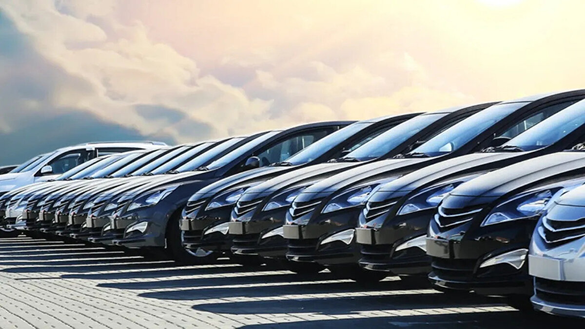 Türkiye'de sıfır otomobil fiyatı 5 yılda yüzde 50 arttı<br>Deutsche Bank’ın 2025 yılına ait küresel fiyat karşılaştırması raporuna göre, Türkiye sıfır otomobil fiyatlarının en yüksek olduğu ülkeler arasında 4. sırada yer aldı. İstanbul baz alınarak hazırlanan verilere göre, Türkiye'de 2025 yılında ortalama bir sıfır otomobilin fiyatı 45.787 dolar olarak hesaplandı. Bu fiyat, 2020 yılında 30.463 dolar seviyesindeydi. Böylece son 5 yılda dolar bazında yüzde 50,3’lük bir artış yaşandı.