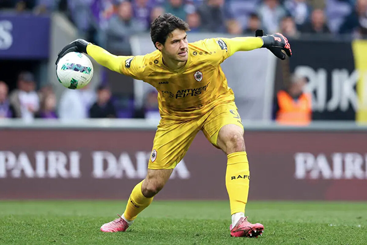 Geçtiğimiz günlerde Japon kaleci Taishi Nozawa'yı kadrosuna katan Belçika kulübünün Lammens'i satmaya açık olduğu belirtildi.<br>