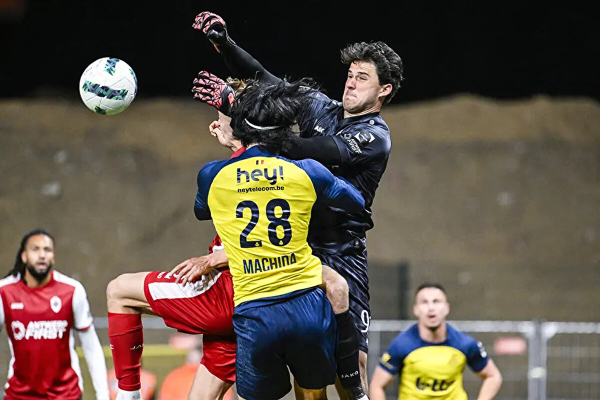 Öte yandan Antwerp'in de bu transfer için 20 milyon sterlin bonservis bedeli istediği öğrenildi.<br>