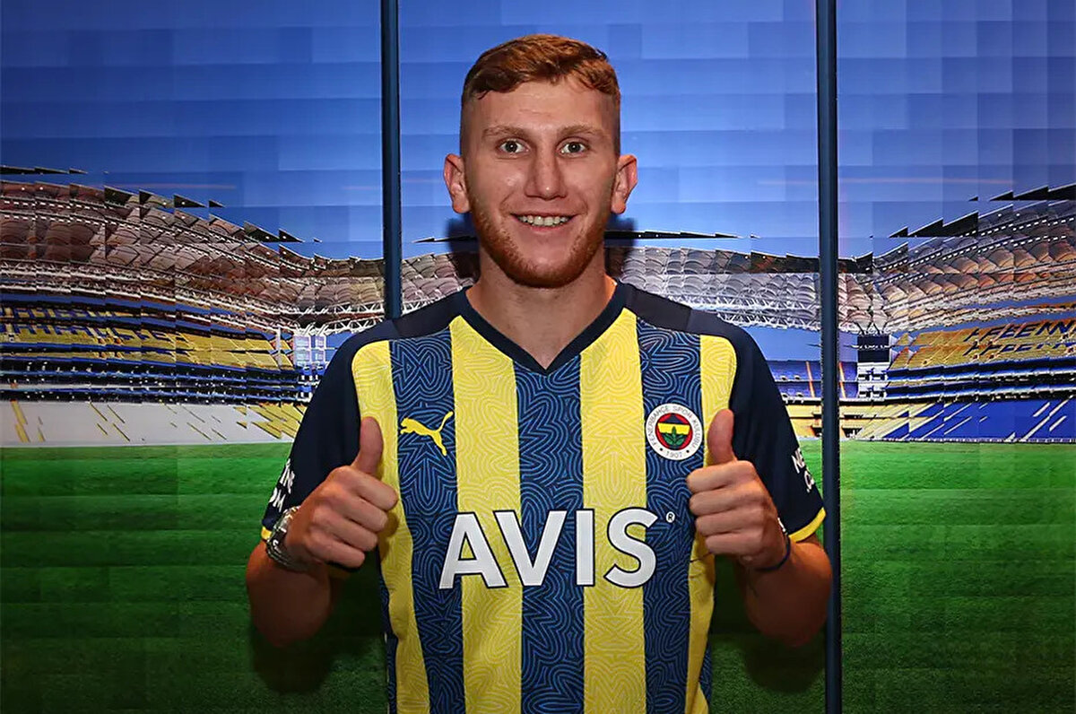 Açıkalın açıklamasında, "Sergej Jakirovic'in ayrılığından sonra Markus Gisdol ile anlaştık. Hocamıza inanıyor ve güveniyoruz. Jakirovic'in Hull City'ye transferinden kulübümüzün menfaatleri doğrultusunda ücret kazandık. Fenerbahçe'den Burak Kapacak'ı kiralık olarak kadromuza kattık. Ali Başkan (Koç) ile konuştuk, o da sağ olsun talebimizi kırmadı." ifadelerini kullandı.<br>