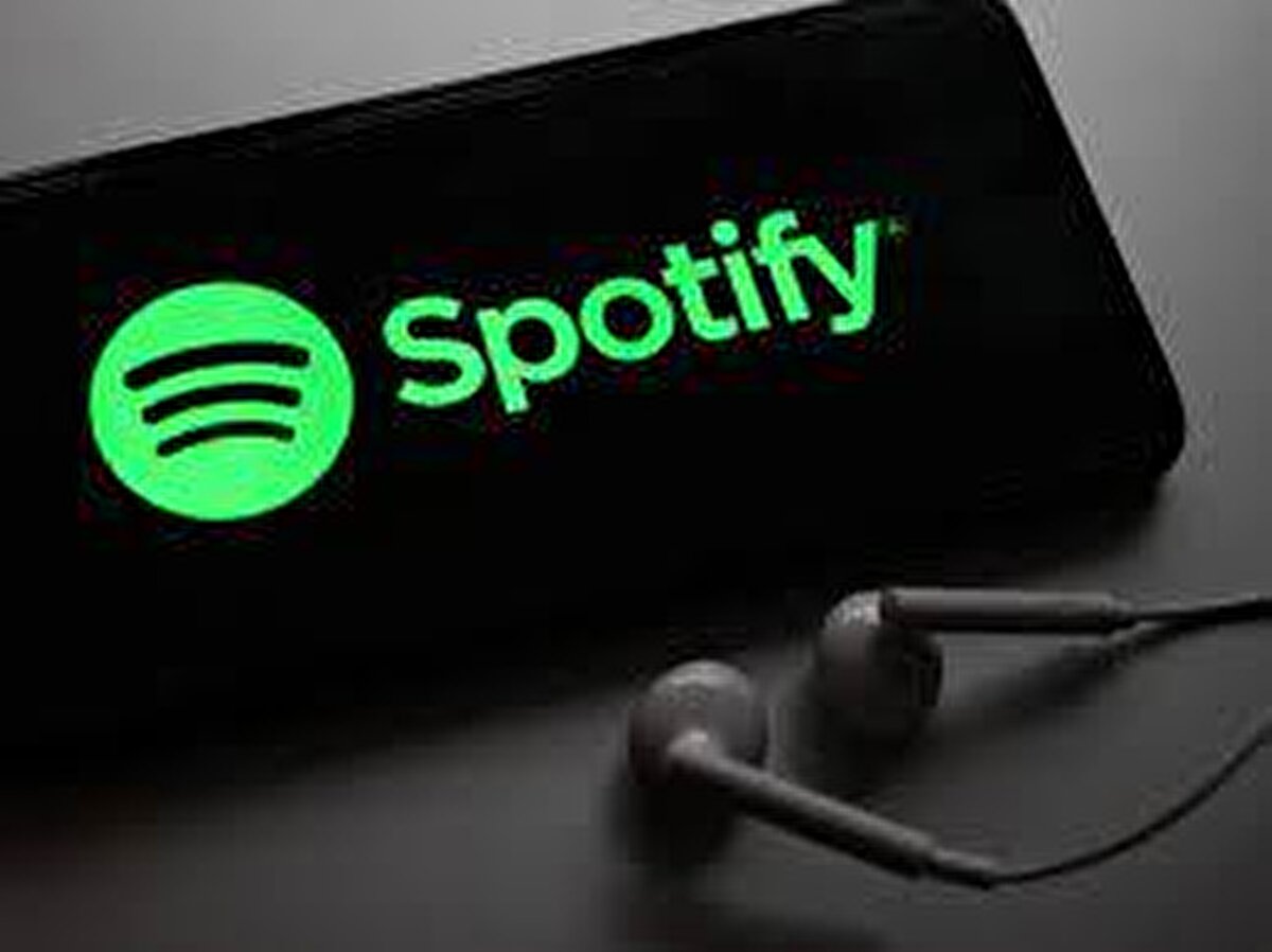 Spotify: “Yasalara uygun hareket ediyoruz”<br><br>Spotify, Rekabet Kurulu’nun incelemesine ilişkin yaptığı resmi açıklamada şu ifadelere yer verdi:<br><br>“Türkiye Rekabet Kurulu’nun başlattığı incelemeden haberdarız. İnceleme kapsamında işbirliği yapıyor, süreci aktif olarak anlamaya çalışıyoruz ve Rekabet Kurulu ile hızlı ve yapıcı bir çözüme ulaşmak için çalışacağız. Spotify olarak, tüm faaliyetlerimizi yasal gerekliliklerle uyumlu şekilde yürütüyoruz.”