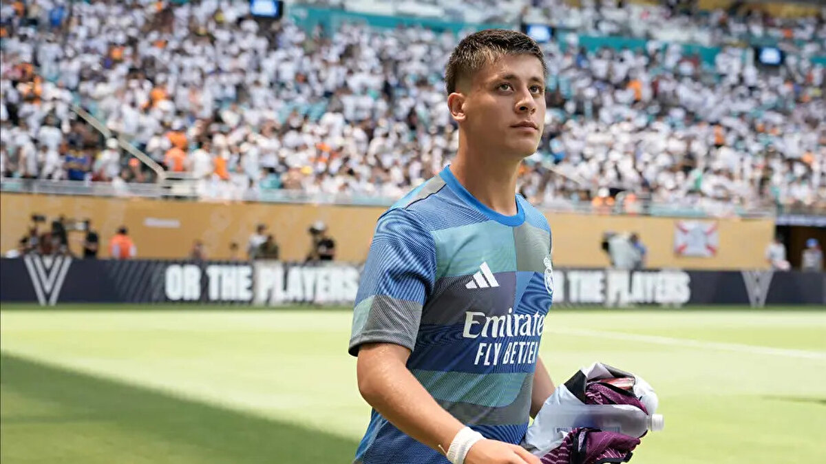 Görüntülerde Modric'in milli futbolcuya 10 numaralı formasını vererek uzun uzun sarıldığı ve vedalaştığı yer almıştı.<br>