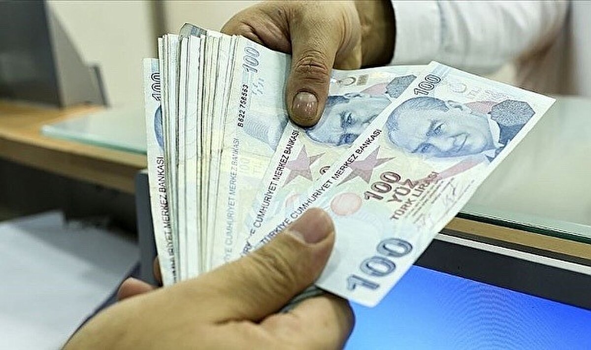 Türkiye Odalar ve Borsalar Birliği (TOBB) tarafından sunulan 2025 Nefes Kredisi, özellikle KOBİ'lerin finansmana erişimini kolaylaştırmak amacıyla başlatıldı. 6 ay geri ödemesiz ve 36 ay vadeli kredi için başvurular 8-9 Temmuz tarihlerinde yoğun ilgi gördü. Ancak “TOBB Nefes Kredisi başvuruları sona erdi mi?” sorusu, gündemdeki yerini koruyor.