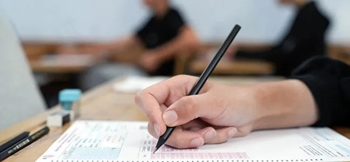 Yerel yerleştirme tercihlerini kimler yapacak?<br>Sınava girip merkezi puan alan öğrenciler de dahil olmak üzere, tüm öğrencilerin yerel yerleştirme ile öğrenci alan okullardan tercih yapması zorunlu olacak. Eğer yerel yerleştirme tercihi yapılmazsa, merkezi sınavla ve pansiyonlu okullarla ilgili tercih ekranları kullanılamayacak. Ancak özel okula ya da yetenek sınavı ile alan bir okula kesin kayıt yaptıran öğrenciler, tercih sisteminden yararlanamayacak.