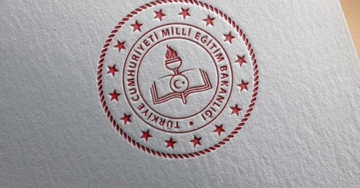 Milli Eğitim Bakanlığı (MEB), 2025 yılına ait lise yerleştirme sürecini resmi kılavuzla duyurdu. Öğrenciler için ilk adım olan yerel yerleştirme, öğrencilerin ikamet adresine göre kayıt alanlarındaki okullara yerleştirilmesi esasına dayanıyor. Bu sistemde öğrenciler, okulların türü, kontenjanı ve konumuna göre ikamet adresleri, okul başarı puanları ve devamsızlık gün sayısı gibi kriterlerle değerlendirilecek.