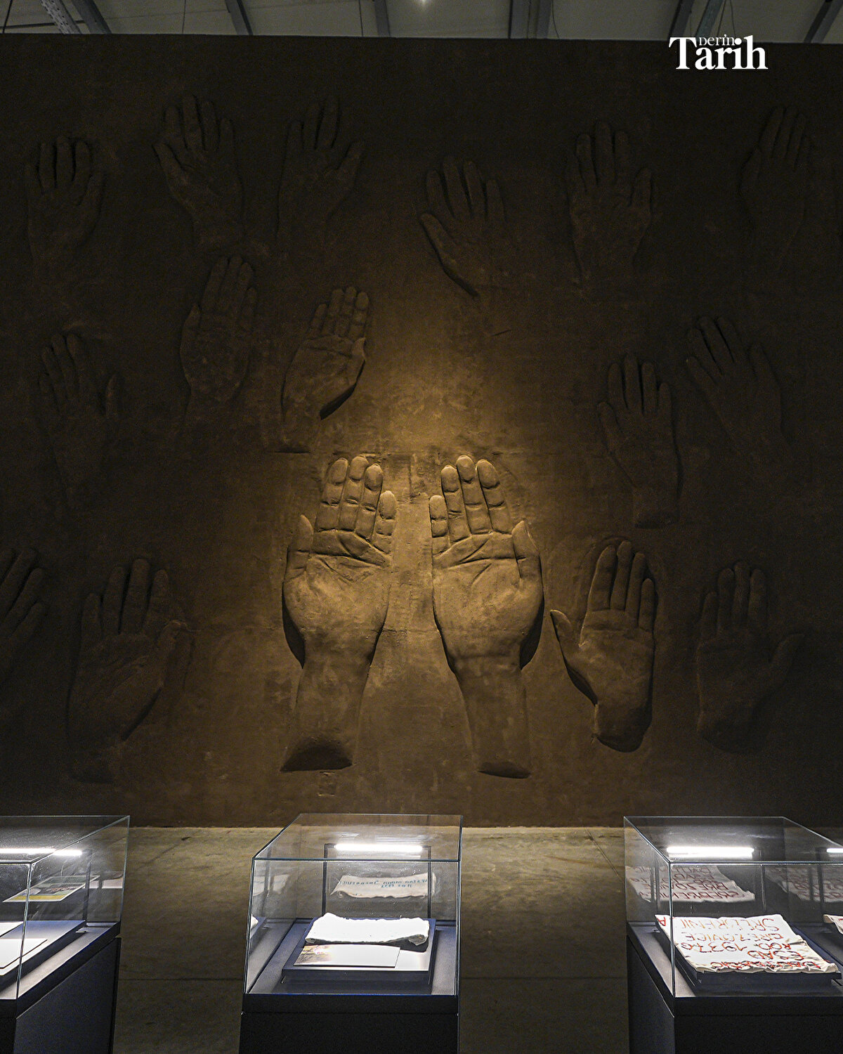 İlk aşamada fabrikanın çatısını ve diğer tadilatlarını yaptıklarını belirten Kayalar, şöyle konuştu: