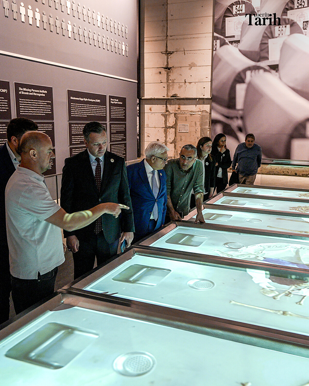 "Son etabında da müze projemizin uygulamasına başlayıp tam da 30. yıl anma törenlerine yetiştirmenin biz buruk da olsa mutluluğunu yaşıyoruz. Bu müze, soykırım müzeleri içerisinde gerek Avrupa'da gerek dünyada çok özel bir yere sahip olacak. Srebrenitsa'da yaşanan soykırım gerçekten Avrupa'nın da dünyanın da tarihine bir kara leke olarak geçti. Buradaki acıları dünyaya anlatmak bugün de yarın da çok önemli olacak."