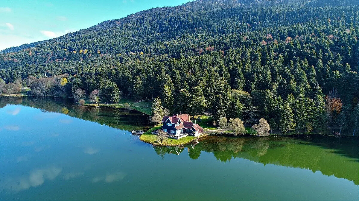 BATI KARADENİZ<br><br>Az bulutlu ve açık, zamanla yer yer parçalı bulutlu geçeceği tahmin ediliyor.<br><br>BOLU °C, 29°C<br>Az bulutlu ve açık, zamanla parçalı bulutlu<br><br>DÜZCE °C, 29°C<br>Parçalı bulutlu<br><br>SİNOP °C, 32°C<br>Parçalı ve az bulutlu<br><br>ZONGULDAK °C, 26°C<br>Parçalı bulutlu