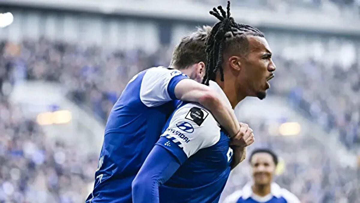 Transferde hareketli günler geçiren Fenerbahçe sol bek transferinde sona yaklaştı. <br>