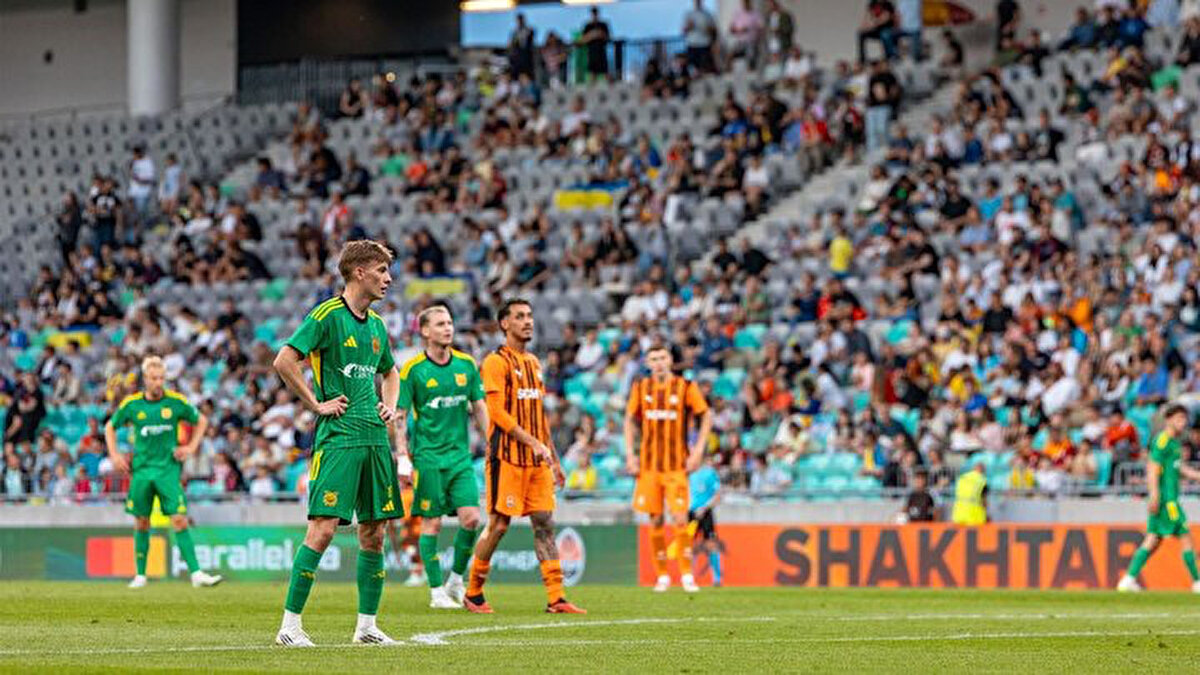 Slovenya'nın başkenti Ljubljana'daki Stozice Stadyumu'nda oynanan mücadeleye hızlı başlayan Ukrayna ekibi, 26. dakikada Alisson Santana'nın golüyle öne geçti.<br>