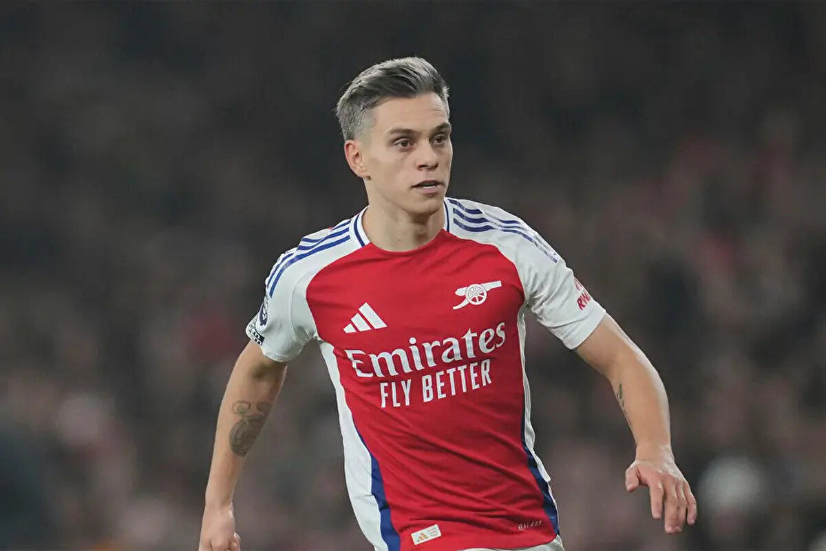 Gelecek sezon için kanat transferi de planlayan Fenerbahçe'de öne çıkan isimlerden biri Arsenal forması giyen Leandro Trossard.<br>
