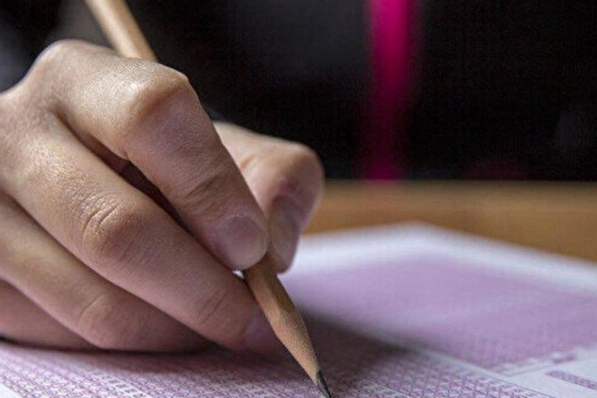 AGS sınavı saat kaçta başlıyor?<br><br>2025 AGS sınavı saat 10.15’te başlayacak. Sınav süresi ise 110 dakika olarak belirlendi. Adaylara 80 soru yöneltilecek. Sınav 12.05’te sona erecek.