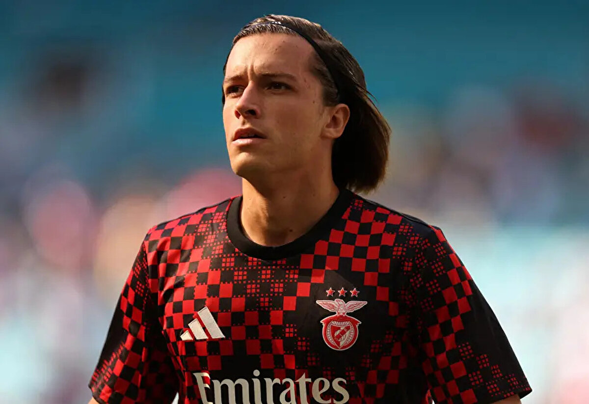 Athletic'te yer alan habere göre Real Madrid, altyapısından yetişen ve kariyerini Benfica'da sürdüren Alvaro Carreras'ı transfer etmek için 50 milyon euroluk serbest kalma bedeli ödeme konusunda anlaşmaya vardı.<br>