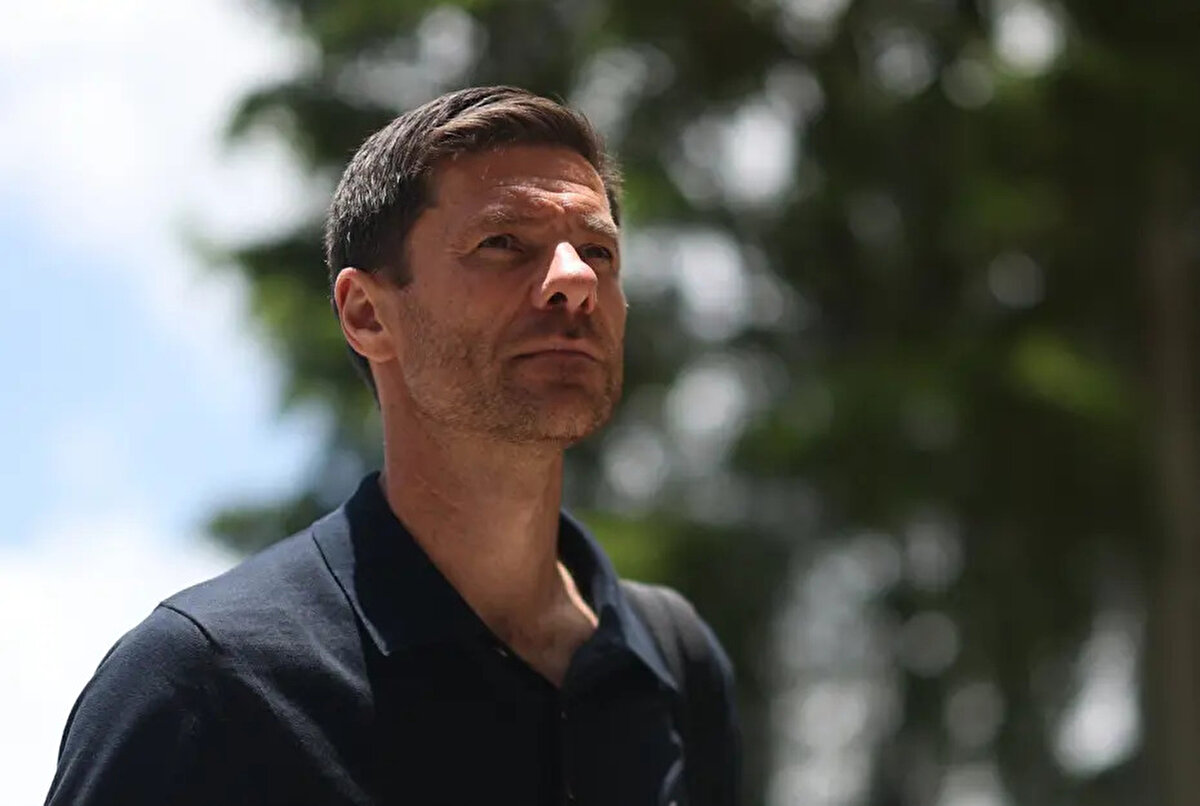 Athletic'te yer alan habere göre Real Madrid, altyapısından yetişen ve kariyerini Benfica'da sürdüren Alvaro Carreras'ı transfer etmek için 50 milyon euroluk serbest kalma bedeli ödeme konusunda anlaşmaya vardı.<br>