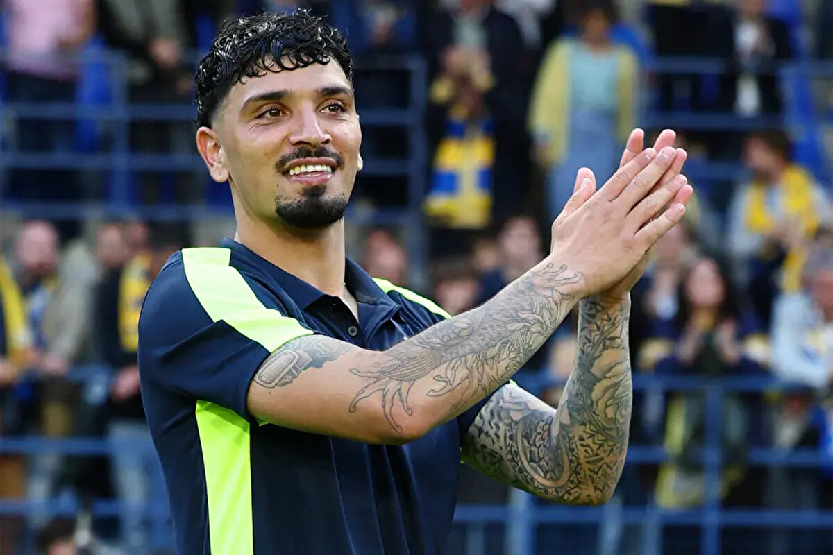 Bordo-mavililerin kiralık olarak Puertas'ı kadrosuna katacağı, satın alma opsiyonu için de görüşmelerin sürdüğü kaydedildi.<br>