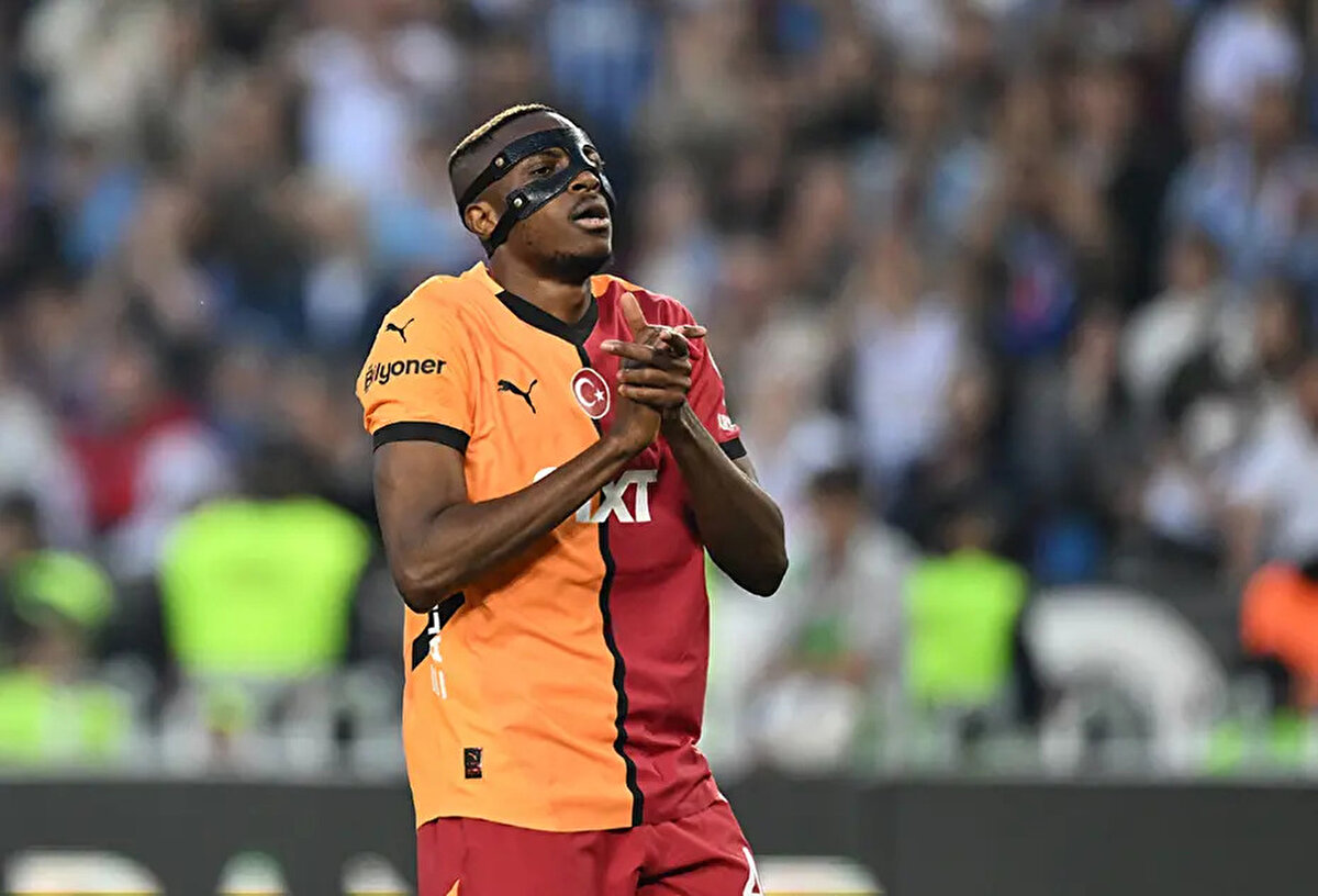 Galatasaray ile görüşmelerini sürdüren Napoli'nin inadı kırılmıyor. Son olarak sarı-kırmızılıların, 75 milyon euroluk ve ödeme planı 2 taksit olan bir teklif yaptığı belirtilmişti.<br>