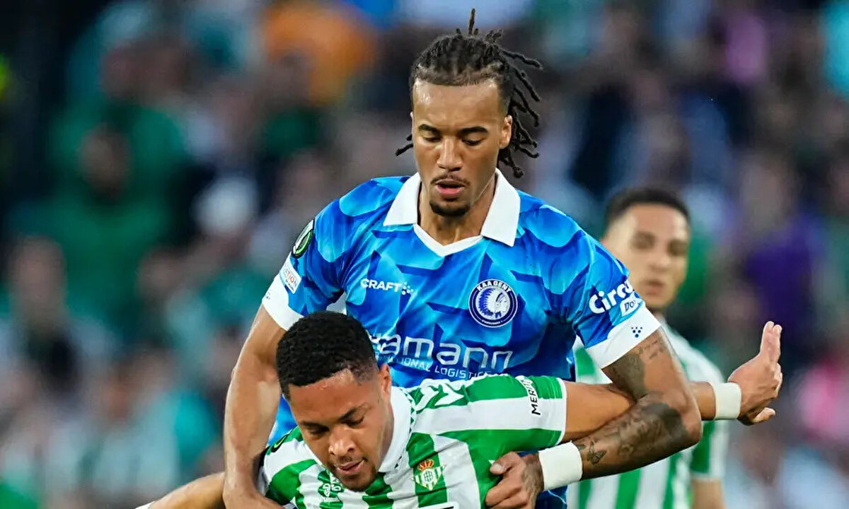 Gent forması giyen Archie Brown, Milan ve Fenerbahçe arasındaki tercihini sarı-lacivertlilerden yana kullandı. İngiliz futbolcu, Fenerbahçe'yi seçerek İstanbul'a geldi.<br>