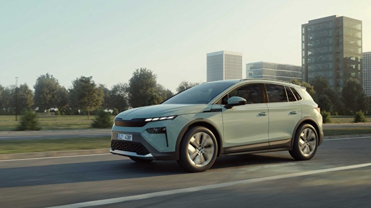 Elektrikli araçlarda yeni dönem: Elroq ve Enyaq<br>Elektrikli araçlara olan talebin artmasıyla birlikte Skoda da elektrikli SUV seçeneklerine yeni fiyatlar getirdi. %100 elektrikli ve 204 beygir gücündeki Elroq e-Prestige, 1.924.900 TL başlangıç fiyatıyla dikkat çekiyor. Markanın üst segment elektrikli modeli Enyaq, farklı donanım seviyeleriyle 2.849.900 TL'den başlayan fiyatlarla satışta. Coupé gövde tipiyle öne çıkan Enyaq Sportline ise 2.999.900 TL’lik fiyat etiketiyle alıcı bekliyor.