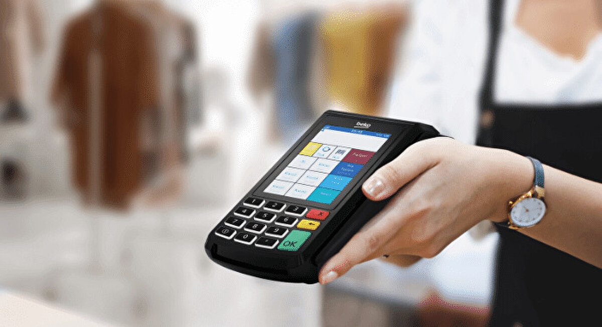 Bankalar ve ödeme kuruluşlarının sorumlulukları artıyor<br><br>Yeni düzenleme ile bankalar ve ödeme hizmet sağlayıcıları, mükelleflerin uygun POS cihazı ve ödeme sistemlerini kullanmalarını sağlamakla yükümlü olacak. Ayrıca, bu sistemlerin kullanım amaçlarına uygunluğunu denetleyerek gerekli önlemleri almak zorunda olacaklar.