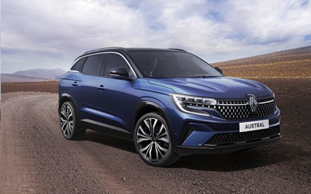 200 HP'ye kadar güç sunan hibrit motor<br>Yeni Renault Austral, 1.2 litrelik turbo benzinli motoru elektrikli motorla birleştirerek toplamda 200 HP'ye kadar güç üretebiliyor. E-Tech full hibrit versiyonu, sadece 8,2 saniyede 0’dan 100 km/s hıza ulaşıyor ve şehir içi kullanımda sürüşün %80’ini elektrik motoruyla gerçekleştirebiliyor. Bu sayede, ortalama 100 km'de 4,7 litre yakıt tüketimi ile oldukça verimli bir performans sunuyor.