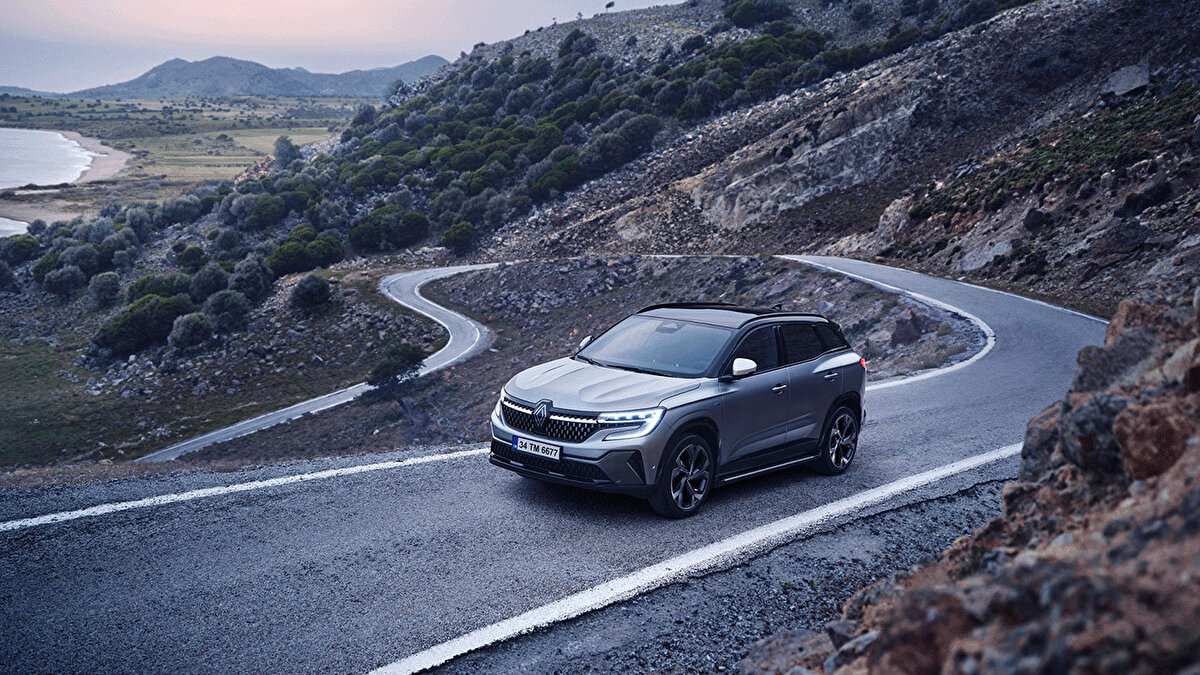 Yeni Renault Austral 2025 Türkiye Fiyat Listesi<br>Mild hybrid 160 HP, Techno, Otomatik<br>Fiyatı: 2.190.000 TL<br><br>Mild hybrid 160 HP, Esprit Alpine, Otomatik<br>Fiyatı: 2.465.000 TL<br><br>Full hybrid E-Tech 200 HP, Esprit Alpine, Otomatik<br>Fiyatı: 2.835.000 TL