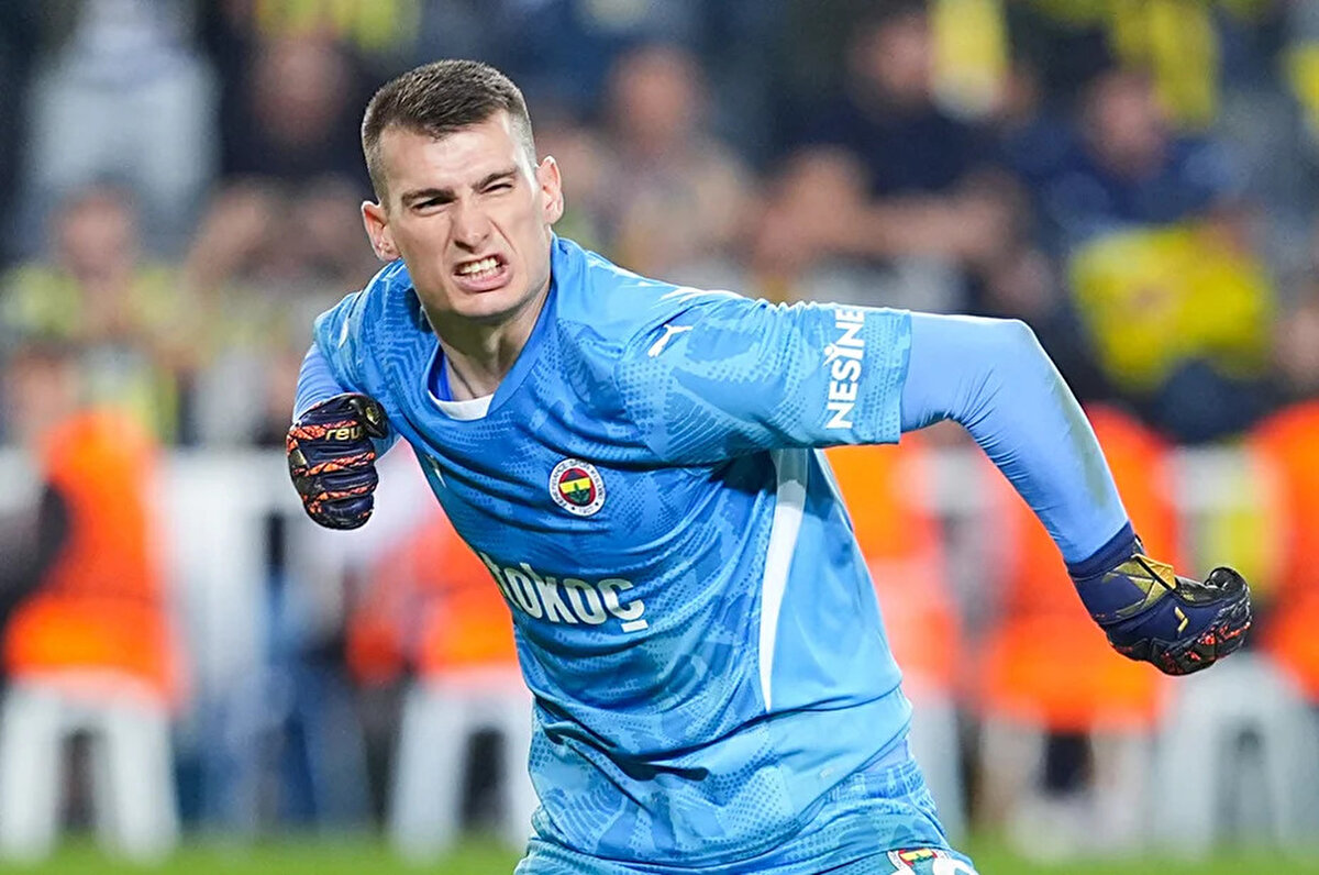 Haberde Fenerbahçe'nin yeni sezonda kaleci rotasyonunun İrfan Can Eğribayat ve Livakovic ikilisinden oluşacağı ifade edildi.<br>