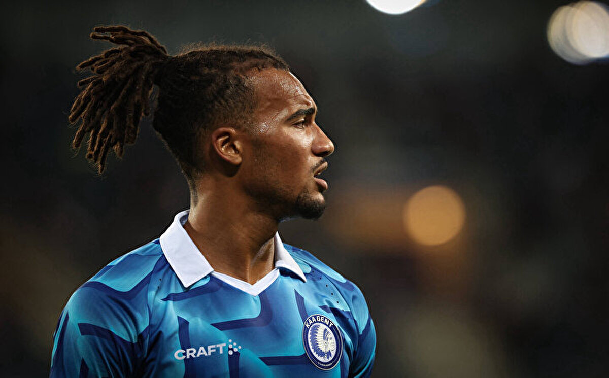 Yine aynı haberde oyuncu ile 4+1 yıllık anlaşma sağlandı. İngiltereli yıldız Fenerbahçe'den yıllık 1.5 milyon euro. kazanacak.