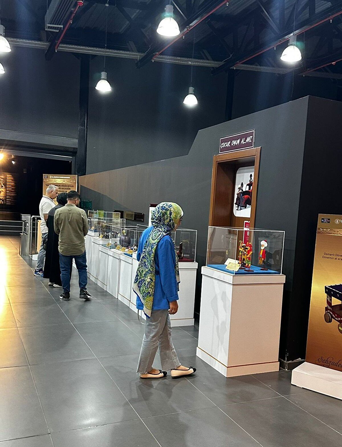 9 günlük sanat maratonu başladı<br><br>Van Kültür Yolu Festivali, 12 Temmuz itibarıyla başlayan zengin programıyla 9 gün boyunca konserler, atölyeler, sergiler ve kültürel etkinliklerle hem Vanlılara hem de şehri ziyaret eden sanatseverlere ilham verecek.