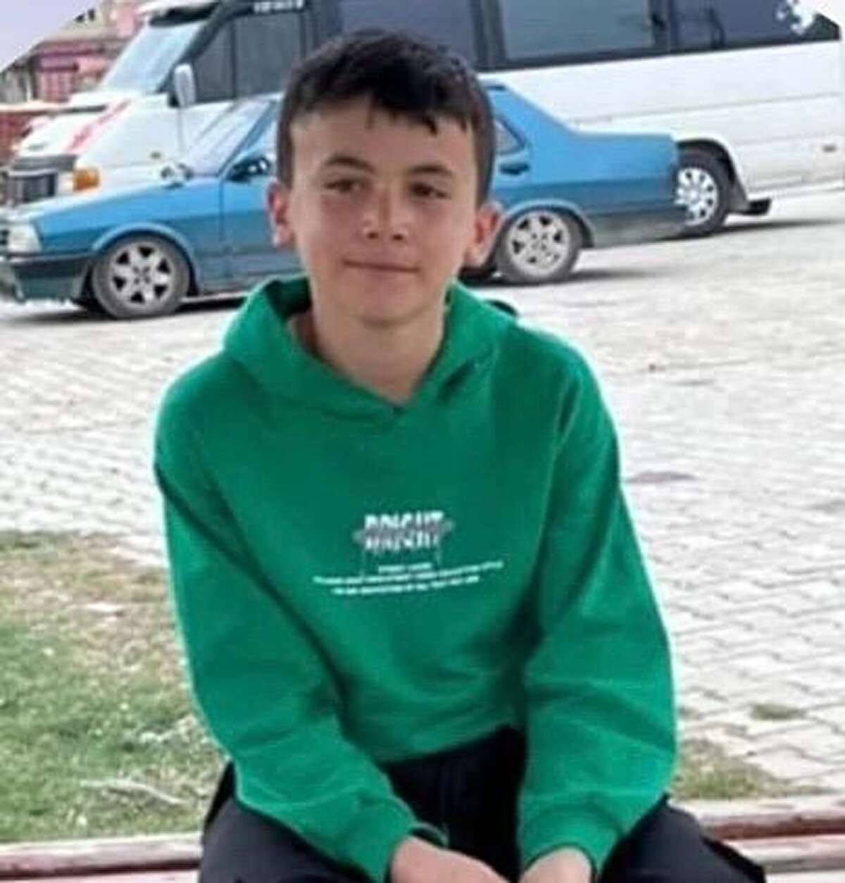 Bir süre sonra konteynere giren kar maskeli 3 kişi, Kezban ve Nazif Demirci’ye pompalı tüfekle ateş açtı. Kezban Demirci hayatını kaybederken, bacağından ve kasığından vurulan oğlu Nazif ise ağır yaralandı. Nazif Demirci, nefesini tutup ölü numarası yaparak saldırganların konteynerden çıkmasını bekledi. Konteynerde altın arayan şüpheliler, bulamayınca çıkıp uzaklaştı.