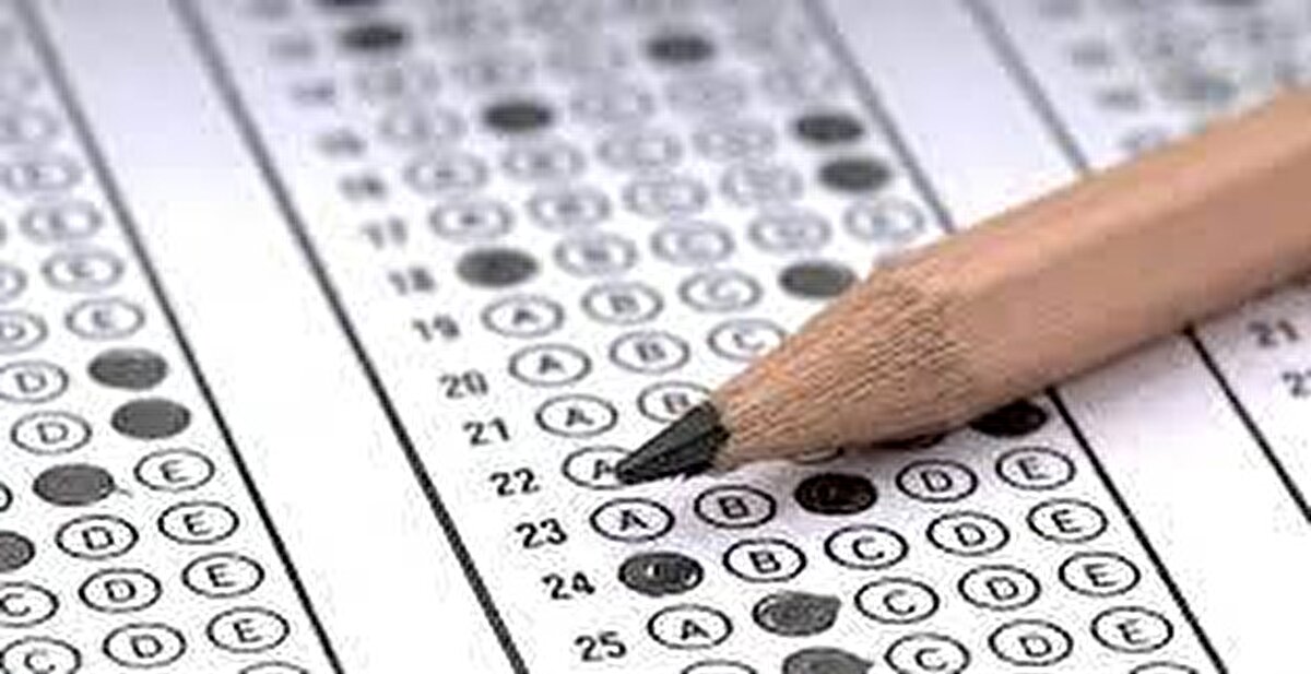 Açık Öğretim Lisesi öğrencilerinin merakla beklediği 3. dönem sınavı için geri sayım başladı. Milli Eğitim Bakanlığı (MEB) tarafından yapılan duyuruya göre, 19-20 Temmuz 2025 tarihlerinde gerçekleşecek olan AÖL sınavı öncesi açık lise sınav giriş belgesi erişime açıldı. Sınavlara katılacak öğrenciler, giriş belgelerini online sistem üzerinden kolayca alabilecek. Peki aöl sınav giriş belgesi nasıl alınır, kimler yüz yüze sınava katılacak? İşte detaylar…