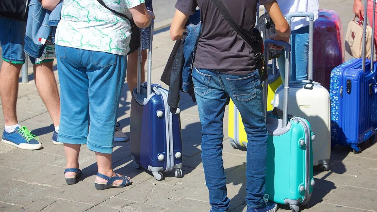 2024 yılı göç verileri Türkiye'de şehirler arası hareketliliğin hız kesmeden devam ettiğini gözler önüne serdi. İstanbul’un hem göç alan hem göç veren şehirler listesinin başında yer alması ise dikkat çeken ayrıntılardan biri oldu.